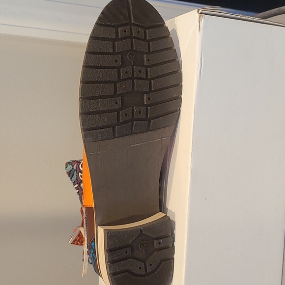 Shoes - Picture 3 of 3